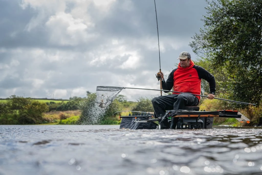 Guru Aventus 2.7m F1 Landing Net Handle 2 Guru Aventus 2.7m F1 Landing Net Handle - Image 2